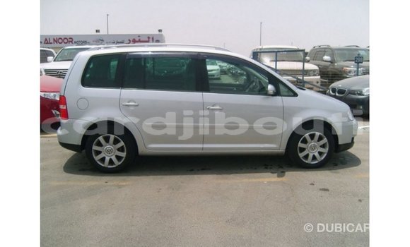 Acheter Import Voiture Volkswagen Touran Autre à Import - Dubai, Ali Sabieh Region Acheter Import Voiture Volkswagen Touran Autre à Import - Dubai, Ali Sabieh Region