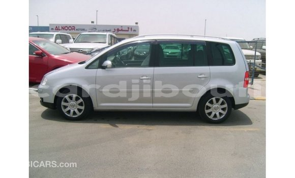 Acheter Import Voiture Volkswagen Touran Autre à Import - Dubai, Ali Sabieh Region Acheter Import Voiture Volkswagen Touran Autre à Import - Dubai, Ali Sabieh Region