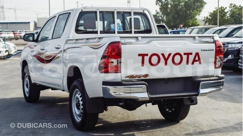 Big with watermark toyota hilux ali sabieh region import dubai 2641