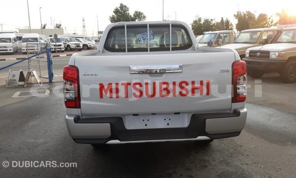 Acheter Import Voiture Mitsubishi L200 Blanc à Import - Dubai, Ali Sabieh Region Acheter Import Voiture Mitsubishi L200 Blanc à Import - Dubai, Ali Sabieh Region