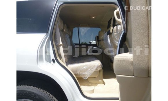 Acheter Import Voiture Toyota Land Cruiser Blanc à Import - Dubai, Ali Sabieh Region Acheter Import Voiture Toyota Land Cruiser Blanc à Import - Dubai, Ali Sabieh Region