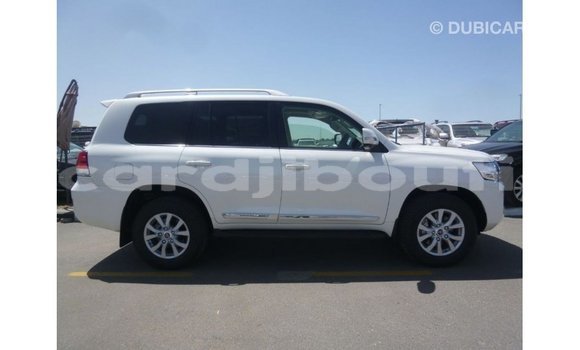 Acheter Import Voiture Toyota Land Cruiser Blanc à Import - Dubai, Ali Sabieh Region Acheter Import Voiture Toyota Land Cruiser Blanc à Import - Dubai, Ali Sabieh Region