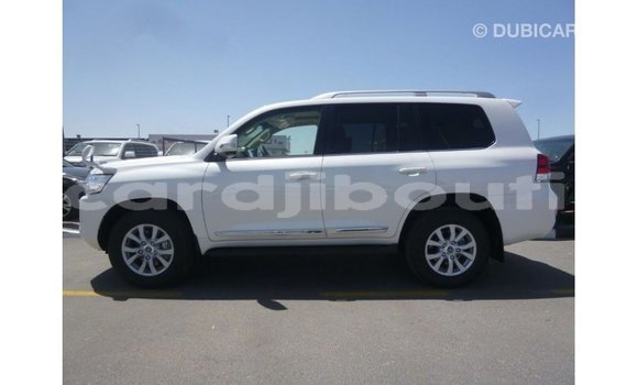 Acheter Import Voiture Toyota Land Cruiser Blanc à Import - Dubai, Ali Sabieh Region Acheter Import Voiture Toyota Land Cruiser Blanc à Import - Dubai, Ali Sabieh Region