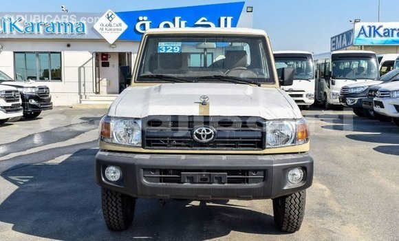 Acheter Import Voiture Toyota Land Cruiser Beige à Import - Dubai, Ali Sabieh Region Acheter Import Voiture Toyota Land Cruiser Beige à Import - Dubai, Ali Sabieh Region