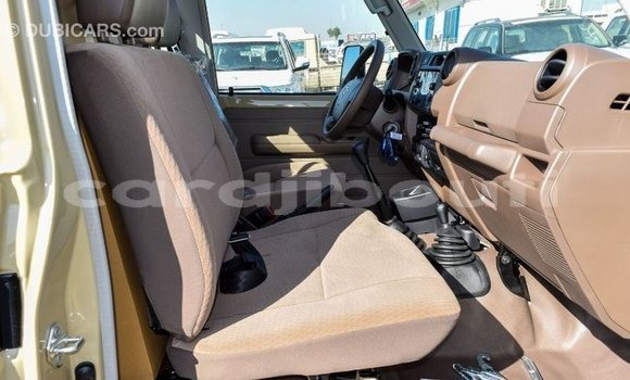 Acheter Import Voiture Toyota Land Cruiser Beige à Import - Dubai, Ali Sabieh Region Acheter Import Voiture Toyota Land Cruiser Beige à Import - Dubai, Ali Sabieh Region