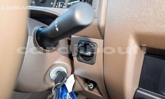 Acheter Import Voiture Toyota Land Cruiser Beige à Import - Dubai, Ali Sabieh Region Acheter Import Voiture Toyota Land Cruiser Beige à Import - Dubai, Ali Sabieh Region