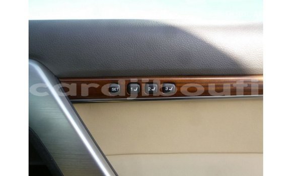 Acheter Import Voiture Toyota Land Cruiser Noir à Import - Dubai, Ali Sabieh Region Acheter Import Voiture Toyota Land Cruiser Noir à Import - Dubai, Ali Sabieh Region