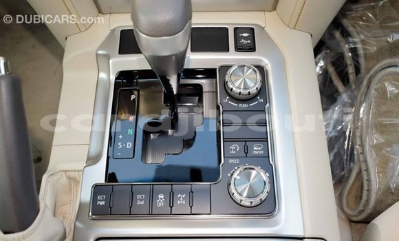 Acheter Import Voiture Toyota Land Cruiser Blanc à Import - Dubai, Ali Sabieh Region Acheter Import Voiture Toyota Land Cruiser Blanc à Import - Dubai, Ali Sabieh Region