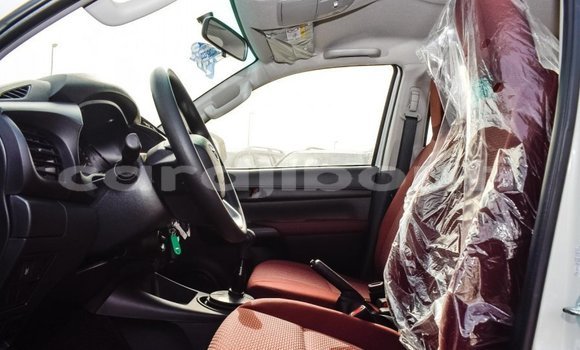 Acheter Import Voiture Toyota Hilux Blanc à Import - Dubai, Ali Sabieh Region Acheter Import Voiture Toyota Hilux Blanc à Import - Dubai, Ali Sabieh Region