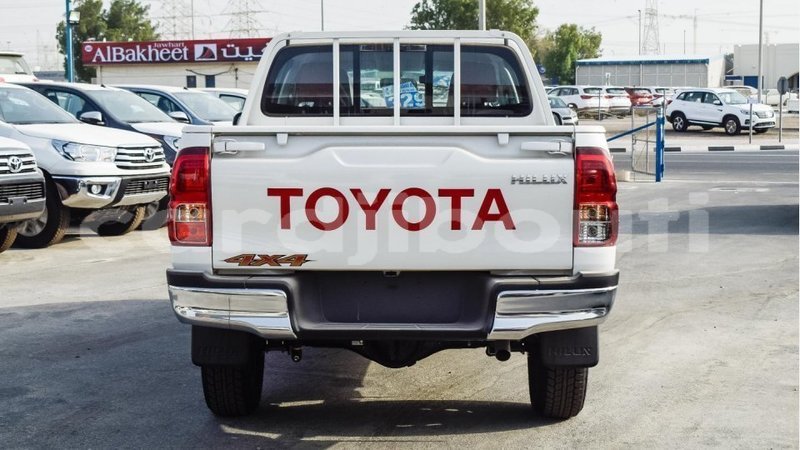 Big with watermark toyota hilux ali sabieh region import dubai 2672