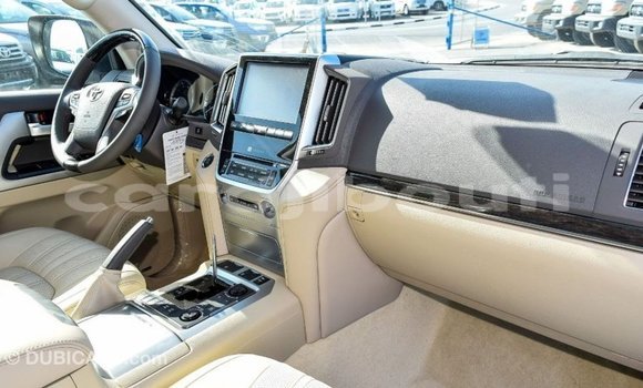 Buy Import Toyota Land Cruiser White Car in Import - Dubai in Ali Sabieh Region Buy Import Toyota Land Cruiser White Car in Import - Dubai in Ali Sabieh Region