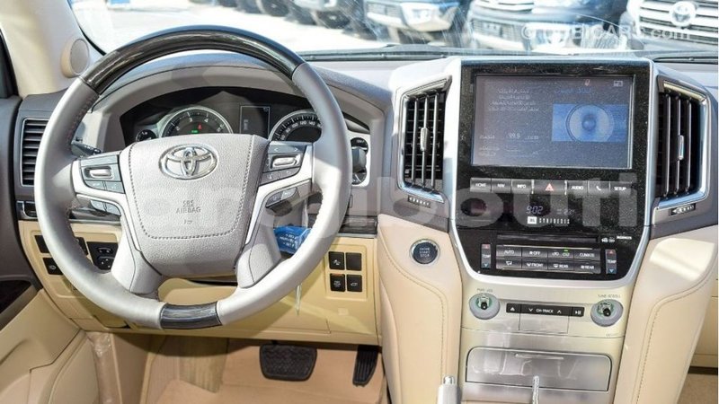 Big with watermark toyota land cruiser ali sabieh region import dubai 2673