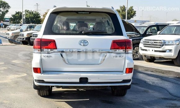 Buy Import Toyota Land Cruiser White Car in Import - Dubai in Ali Sabieh Region Buy Import Toyota Land Cruiser White Car in Import - Dubai in Ali Sabieh Region