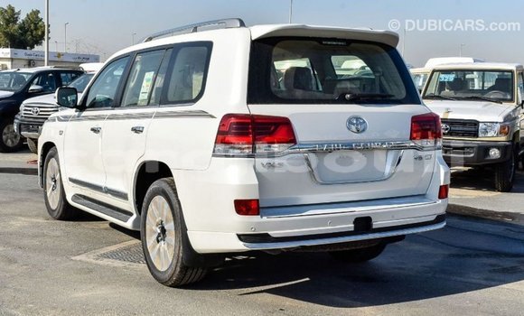 Buy Import Toyota Land Cruiser White Car in Import - Dubai in Ali Sabieh Region Buy Import Toyota Land Cruiser White Car in Import - Dubai in Ali Sabieh Region