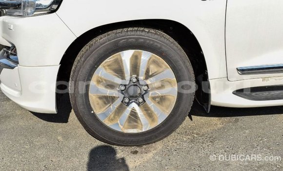 Buy Import Toyota Land Cruiser White Car in Import - Dubai in Ali Sabieh Region Buy Import Toyota Land Cruiser White Car in Import - Dubai in Ali Sabieh Region