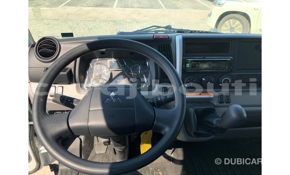 Acheter Import Voiture Mitsubishi Carisma Blanc à Import - Dubai, Ali Sabieh Region Acheter Import Voiture Mitsubishi Carisma Blanc à Import - Dubai, Ali Sabieh Region