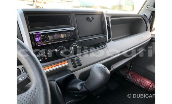 Acheter Import Voiture Mitsubishi Carisma Blanc à Import - Dubai, Ali Sabieh Region Acheter Import Voiture Mitsubishi Carisma Blanc à Import - Dubai, Ali Sabieh Region