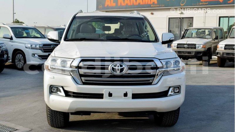 Big with watermark toyota land cruiser ali sabieh region import dubai 2675