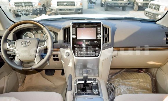 Acheter Import Voiture Toyota Land Cruiser Blanc à Import - Dubai, Ali Sabieh Region Acheter Import Voiture Toyota Land Cruiser Blanc à Import - Dubai, Ali Sabieh Region