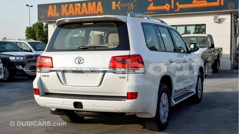 Big with watermark toyota land cruiser ali sabieh region import dubai 2675