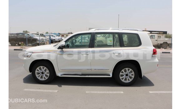 Buy Import Toyota Land Cruiser White Car in Import - Dubai in Ali Sabieh Region Buy Import Toyota Land Cruiser White Car in Import - Dubai in Ali Sabieh Region