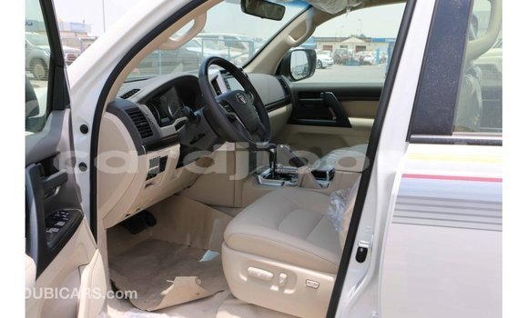 Buy Import Toyota Land Cruiser White Car in Import - Dubai in Ali Sabieh Region Buy Import Toyota Land Cruiser White Car in Import - Dubai in Ali Sabieh Region
