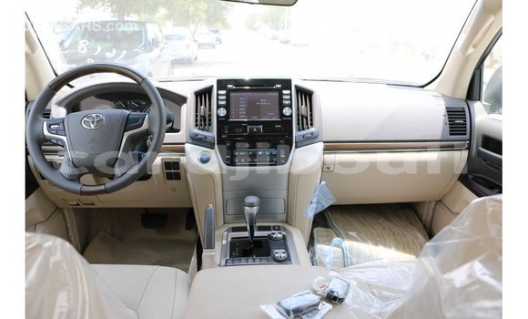 Buy Import Toyota Land Cruiser White Car in Import - Dubai in Ali Sabieh Region Buy Import Toyota Land Cruiser White Car in Import - Dubai in Ali Sabieh Region