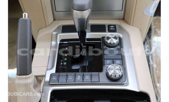 Buy Import Toyota Land Cruiser White Car in Import - Dubai in Ali Sabieh Region Buy Import Toyota Land Cruiser White Car in Import - Dubai in Ali Sabieh Region
