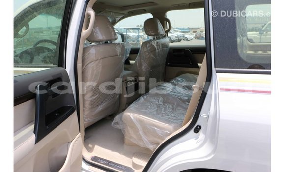 Buy Import Toyota Land Cruiser White Car in Import - Dubai in Ali Sabieh Region Buy Import Toyota Land Cruiser White Car in Import - Dubai in Ali Sabieh Region