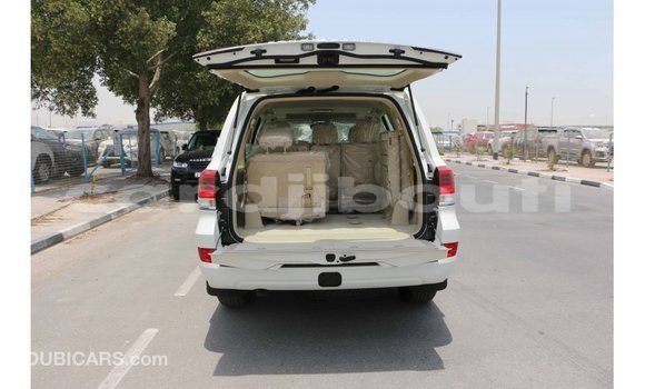 Buy Import Toyota Land Cruiser White Car in Import - Dubai in Ali Sabieh Region Buy Import Toyota Land Cruiser White Car in Import - Dubai in Ali Sabieh Region