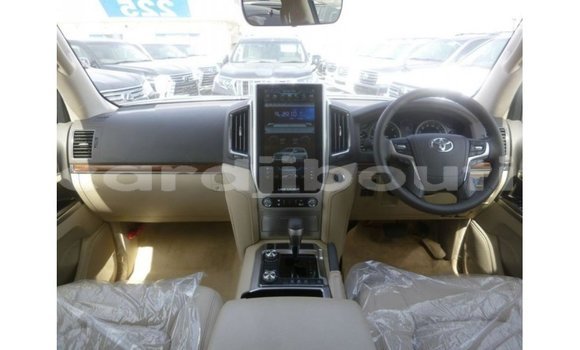 Acheter Import Voiture Toyota Land Cruiser Blanc à Import - Dubai, Ali Sabieh Region Acheter Import Voiture Toyota Land Cruiser Blanc à Import - Dubai, Ali Sabieh Region