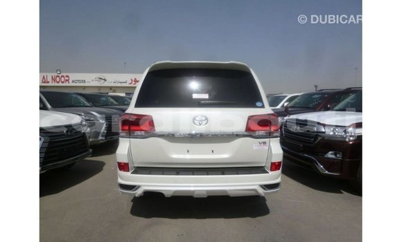 Acheter Import Voiture Toyota Land Cruiser Blanc à Import - Dubai, Ali Sabieh Region Acheter Import Voiture Toyota Land Cruiser Blanc à Import - Dubai, Ali Sabieh Region