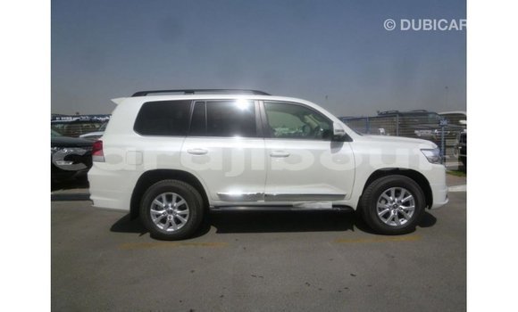 Acheter Import Voiture Toyota Land Cruiser Blanc à Import - Dubai, Ali Sabieh Region Acheter Import Voiture Toyota Land Cruiser Blanc à Import - Dubai, Ali Sabieh Region