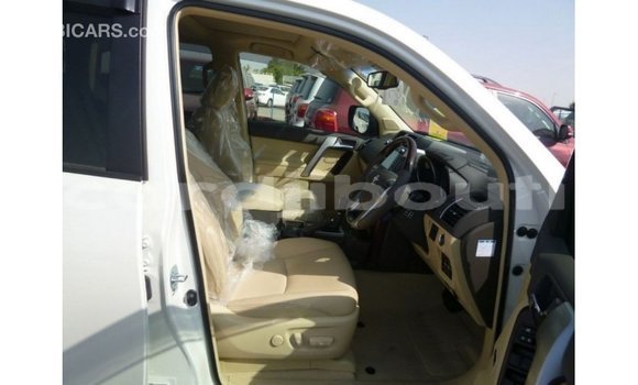 Acheter Import Voiture Toyota Prado Blanc à Import - Dubai, Ali Sabieh Region Acheter Import Voiture Toyota Prado Blanc à Import - Dubai, Ali Sabieh Region