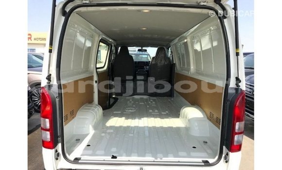Acheter Import Voiture Toyota Hiace Blanc à Import - Dubai, Ali Sabieh Region Acheter Import Voiture Toyota Hiace Blanc à Import - Dubai, Ali Sabieh Region