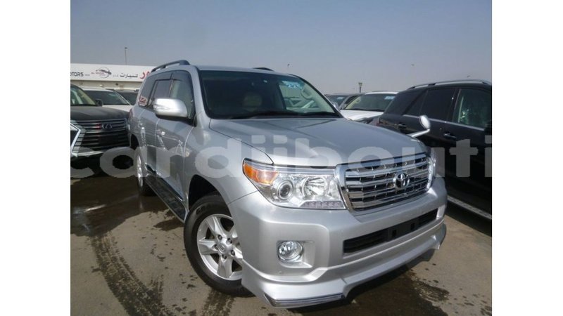 Big with watermark toyota land cruiser ali sabieh region import dubai 2695