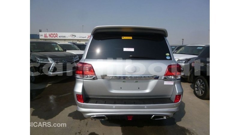 Big with watermark toyota land cruiser ali sabieh region import dubai 2695