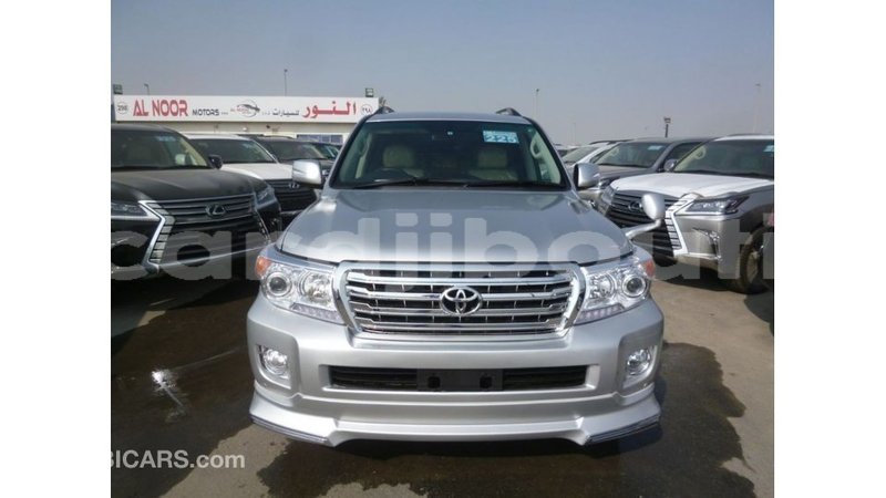 Big with watermark toyota land cruiser ali sabieh region import dubai 2695