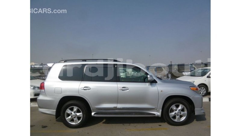 Big with watermark toyota land cruiser ali sabieh region import dubai 2695