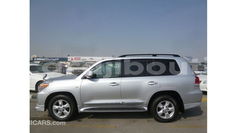 Big with watermark toyota land cruiser ali sabieh region import dubai 2695