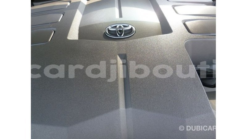 Big with watermark toyota land cruiser ali sabieh region import dubai 2695