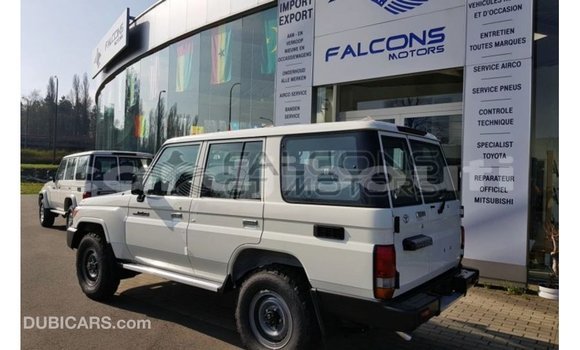 Buy Import Toyota Land Cruiser White Car in Import - Dubai in Ali Sabieh Region Buy Import Toyota Land Cruiser White Car in Import - Dubai in Ali Sabieh Region