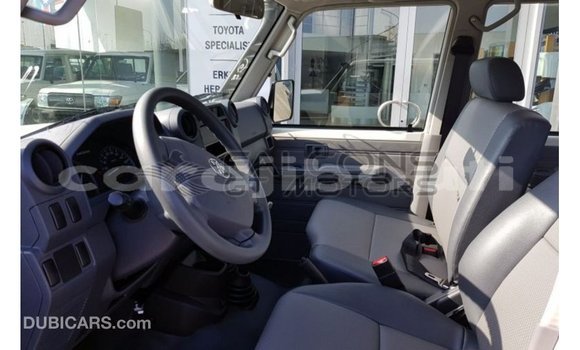 Buy Import Toyota Land Cruiser White Car in Import - Dubai in Ali Sabieh Region Buy Import Toyota Land Cruiser White Car in Import - Dubai in Ali Sabieh Region