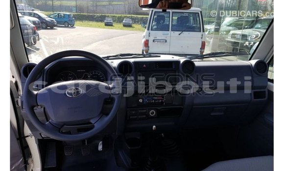 Buy Import Toyota Land Cruiser White Car in Import - Dubai in Ali Sabieh Region Buy Import Toyota Land Cruiser White Car in Import - Dubai in Ali Sabieh Region