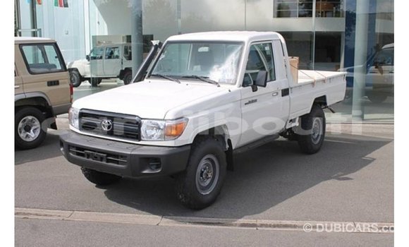 Acheter Import Voiture Toyota Land Cruiser Blanc à Import - Dubai, Ali Sabieh Region Acheter Import Voiture Toyota Land Cruiser Blanc à Import - Dubai, Ali Sabieh Region