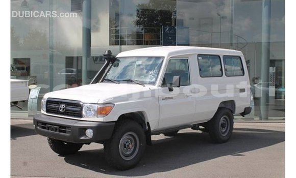Acheter Import Voiture Toyota Land Cruiser Blanc à Import - Dubai, Ali Sabieh Region Acheter Import Voiture Toyota Land Cruiser Blanc à Import - Dubai, Ali Sabieh Region