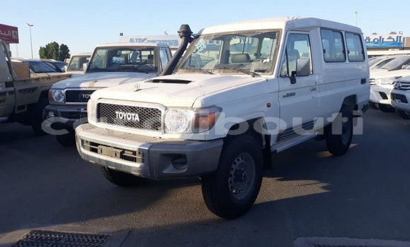 Acheter Import Voiture Toyota Land Cruiser Blanc à Import - Dubai, Ali Sabieh Region Acheter Import Voiture Toyota Land Cruiser Blanc à Import - Dubai, Ali Sabieh Region