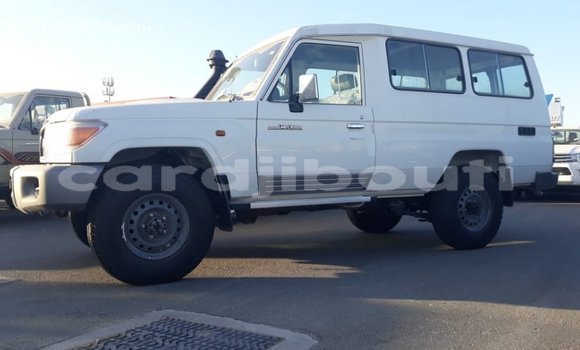 Acheter Import Voiture Toyota Land Cruiser Blanc à Import - Dubai, Ali Sabieh Region Acheter Import Voiture Toyota Land Cruiser Blanc à Import - Dubai, Ali Sabieh Region