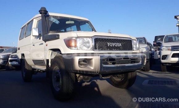 Acheter Import Voiture Toyota Land Cruiser Blanc à Import - Dubai, Ali Sabieh Region Acheter Import Voiture Toyota Land Cruiser Blanc à Import - Dubai, Ali Sabieh Region