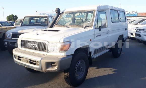 Acheter Import Voiture Toyota Land Cruiser Blanc à Import - Dubai, Ali Sabieh Region Acheter Import Voiture Toyota Land Cruiser Blanc à Import - Dubai, Ali Sabieh Region